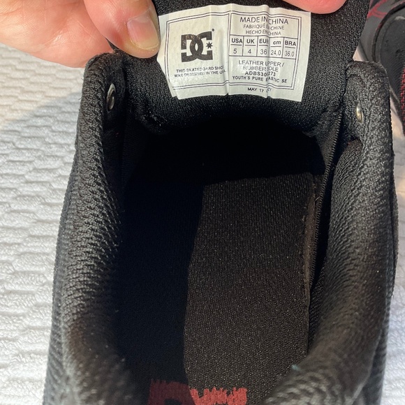 DC Leather Skateboard Shoe Black and Red Youth Size 5 - Picture 7 of 11